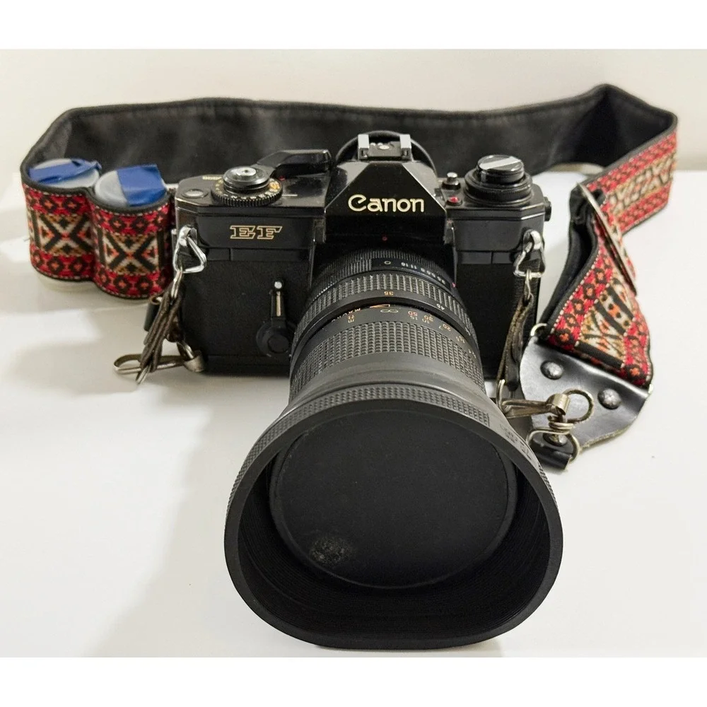 Canon EF 35mm‎ Film SLR Camera Black Vintage Macro 35-105mm Zoom Lens Strap